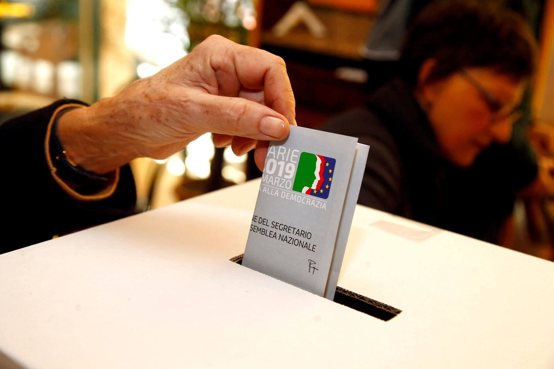 Primarie Pd, l'accusa gravissima di un big dem: "Più voti che votanti, è una farsa"