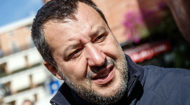 Matteo Salvini, indiscrezioni: "Nella Lega non c'è posto per tutti. Umberto Bossi li avrebbe già espulsi..."