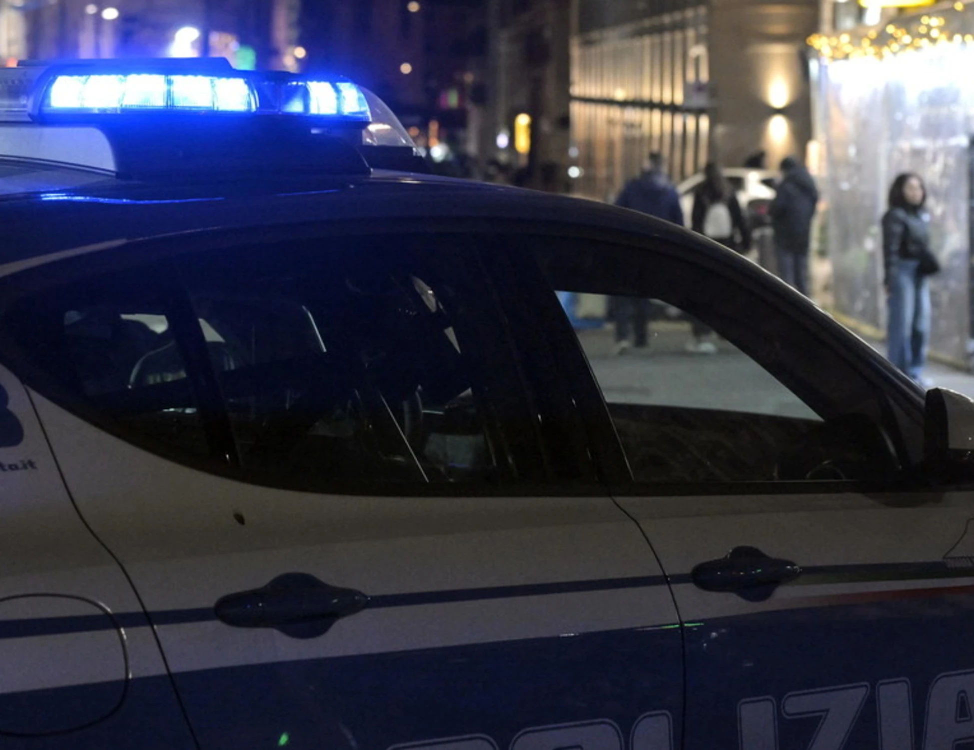 Roma, 69enne somala tenta di rapire un bimbo e aggredisce la polizia: terrore in stazione