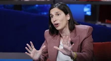 Elly Schlein contro la Rai: "Fa spot alla natalità". Fare figli è di destra?
