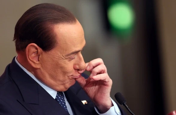 Berlusconi, la barzelletta delle "cento ragazze tra i 20 e i 30 anni"