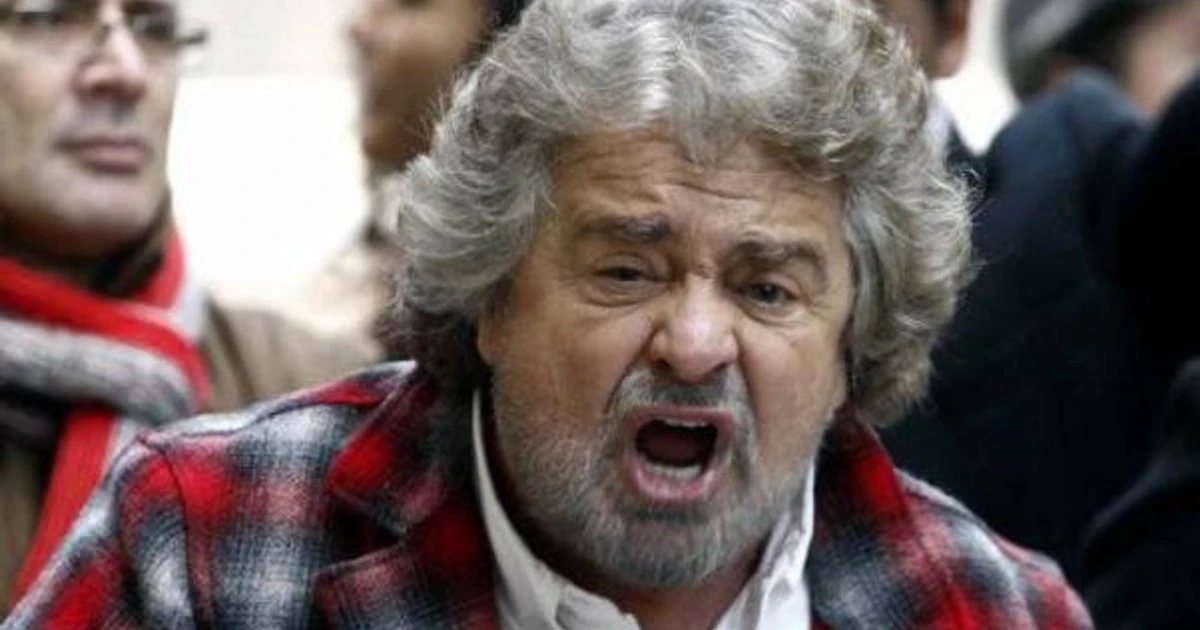 Marco Travaglio passa al linciaggio: Beppe Grillo sei un cogl***, la barbarica prima pagina del "Fatto Quotidiano"