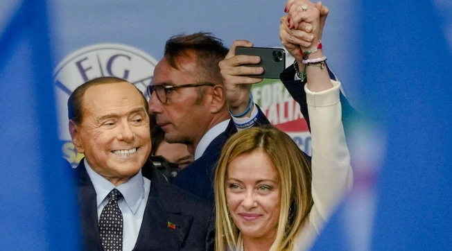 Berlusconi, "due no sono troppi": frase rubata contro Meloni, alta tensione