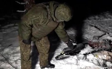 Mosca insiste sull'attacco alla dacia di Putin e mostra il drone. Kiev smentisce