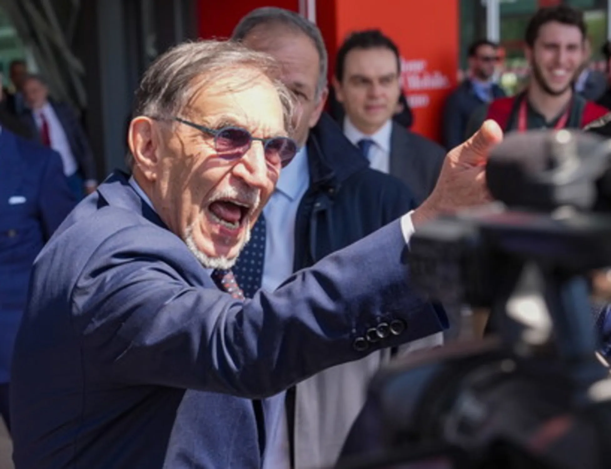 Leggi l'articolo: "Garofani? Lasci": bordata (e poi frenata) di La Russa