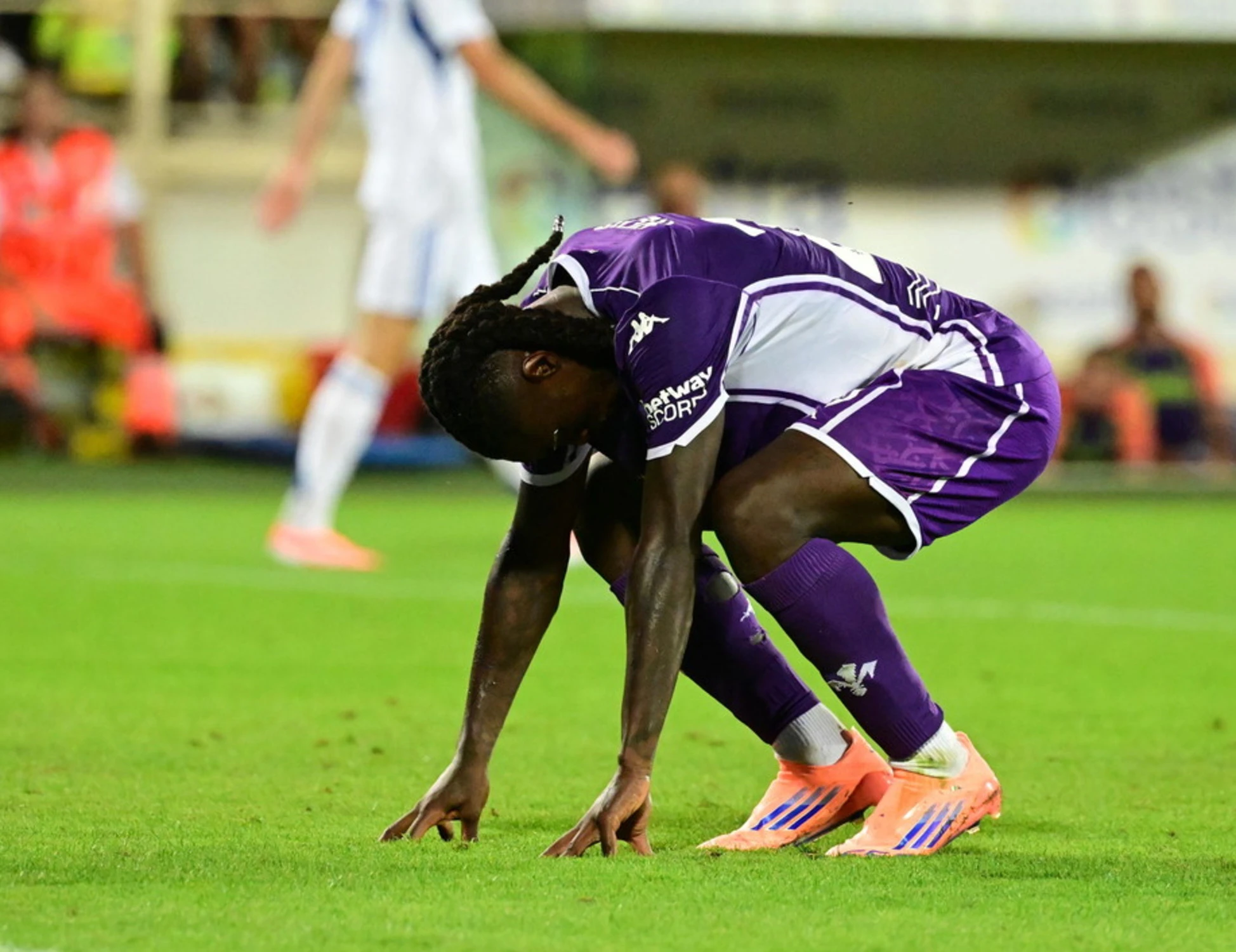 Fiorentina, vittoria in rimonta contro il Como per 2 a 1: Viola contestati