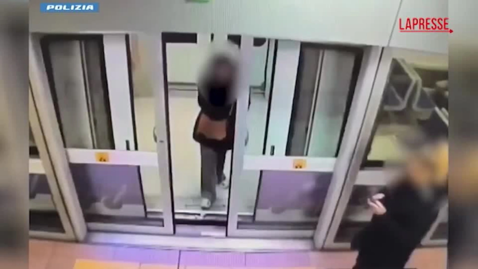 Maranza, la rapina choc a Milano: calci e pugni