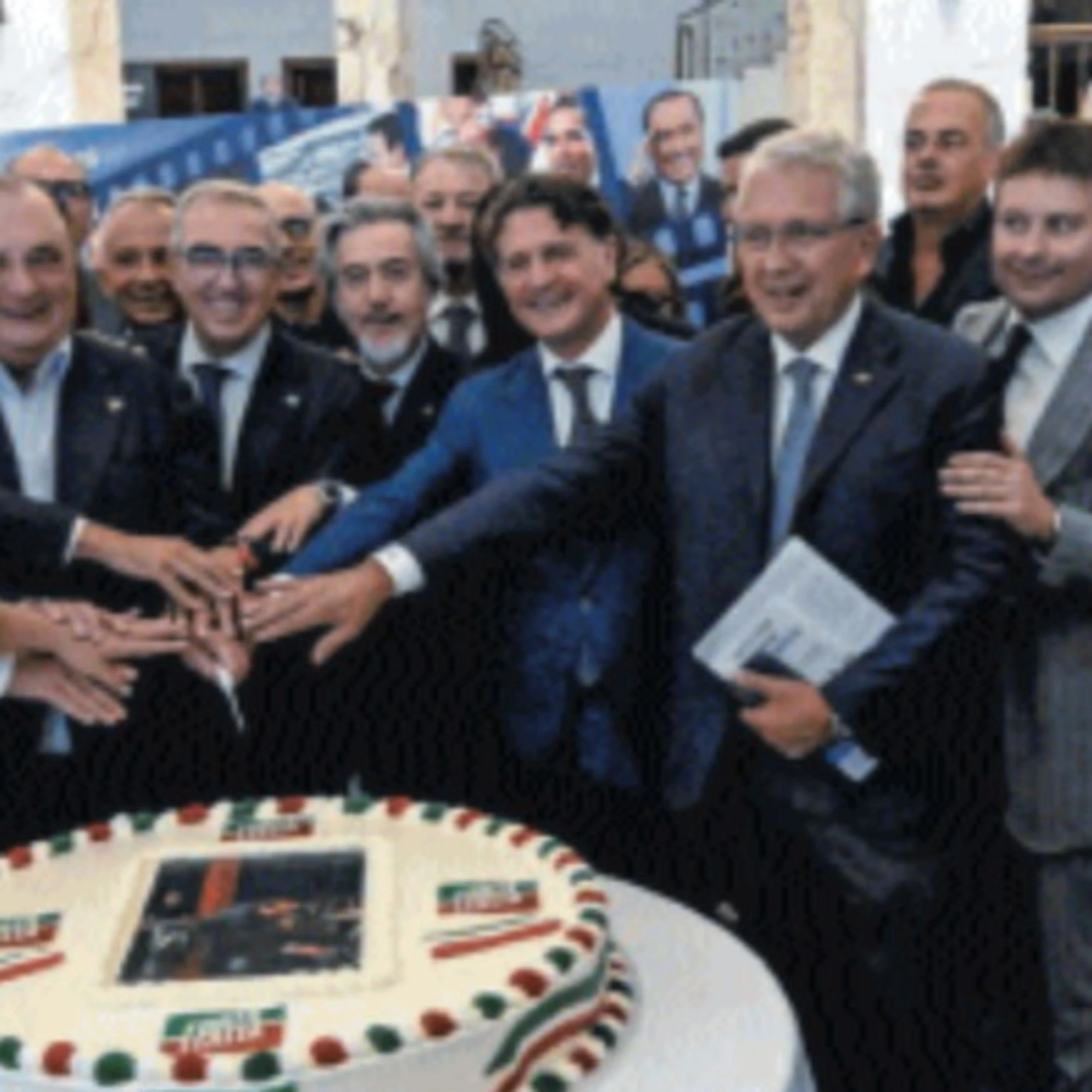 Napoli, Bruxelles e Villa Certosa: la festa tra partito e famiglia per i novant'anni di Silvio