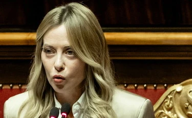 Meloni parla al Senato: "Non rimpiango carri armati". E in Aula le opposizioni incappano in una figuraccia