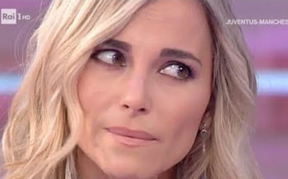La vita in diretta, Francesca Fialdini difesa da Maurizio Costanzo: "Cosa dovete riconoscerle", colpo alla Rai