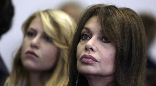 Silvio Berlusconi, Veronica Lario: "Sta male, ce la mette tutta"