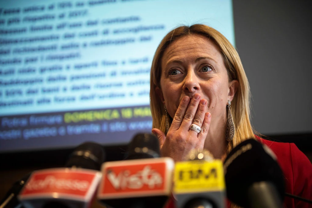 Giorgia Meloni, la telefonata con cui ha distrutto Luigi Di Maio: 7 minuti, disastro istituzionale