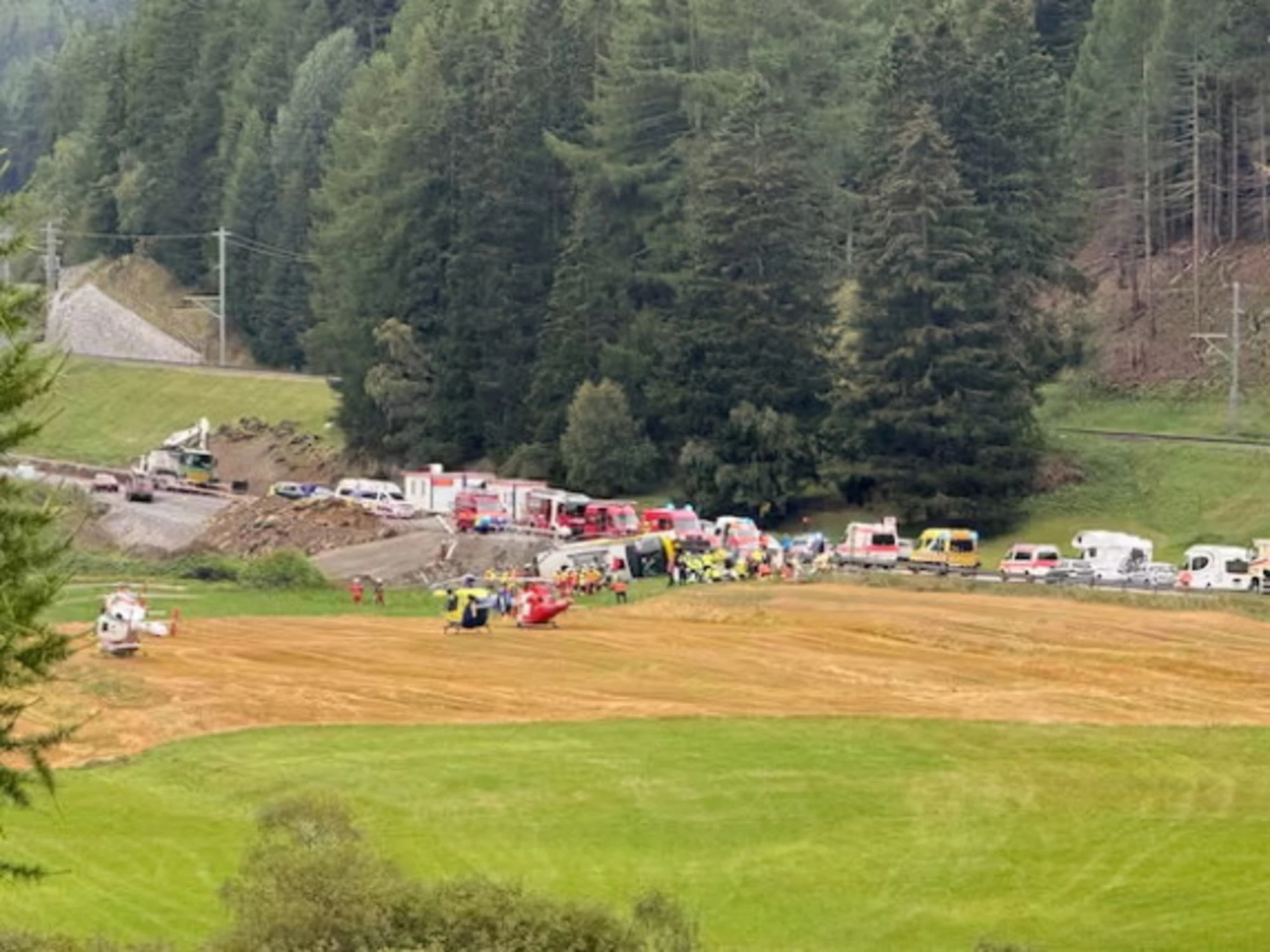 Svizzera, bus turistico si ribalta: "Diversi morti e feriti"