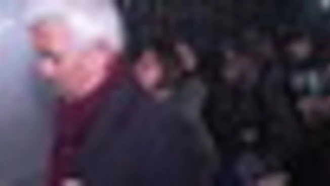 Crans-Montana, interrogati i titolari del bar, l'arrivo a testa bassa