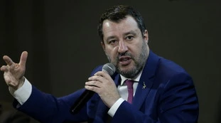 Salvini, "inaccettabile": cartello-choc davanti al liceo