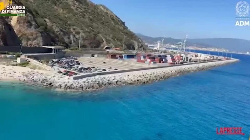 Savona, sequestrati al porto di Vado Ligure 800 kg di cocaina purissima