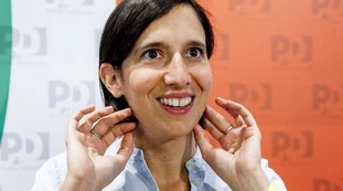 Elly Schlein, il piano-fannulloni a spese nostre: 4 giorni di lavoro a settimana