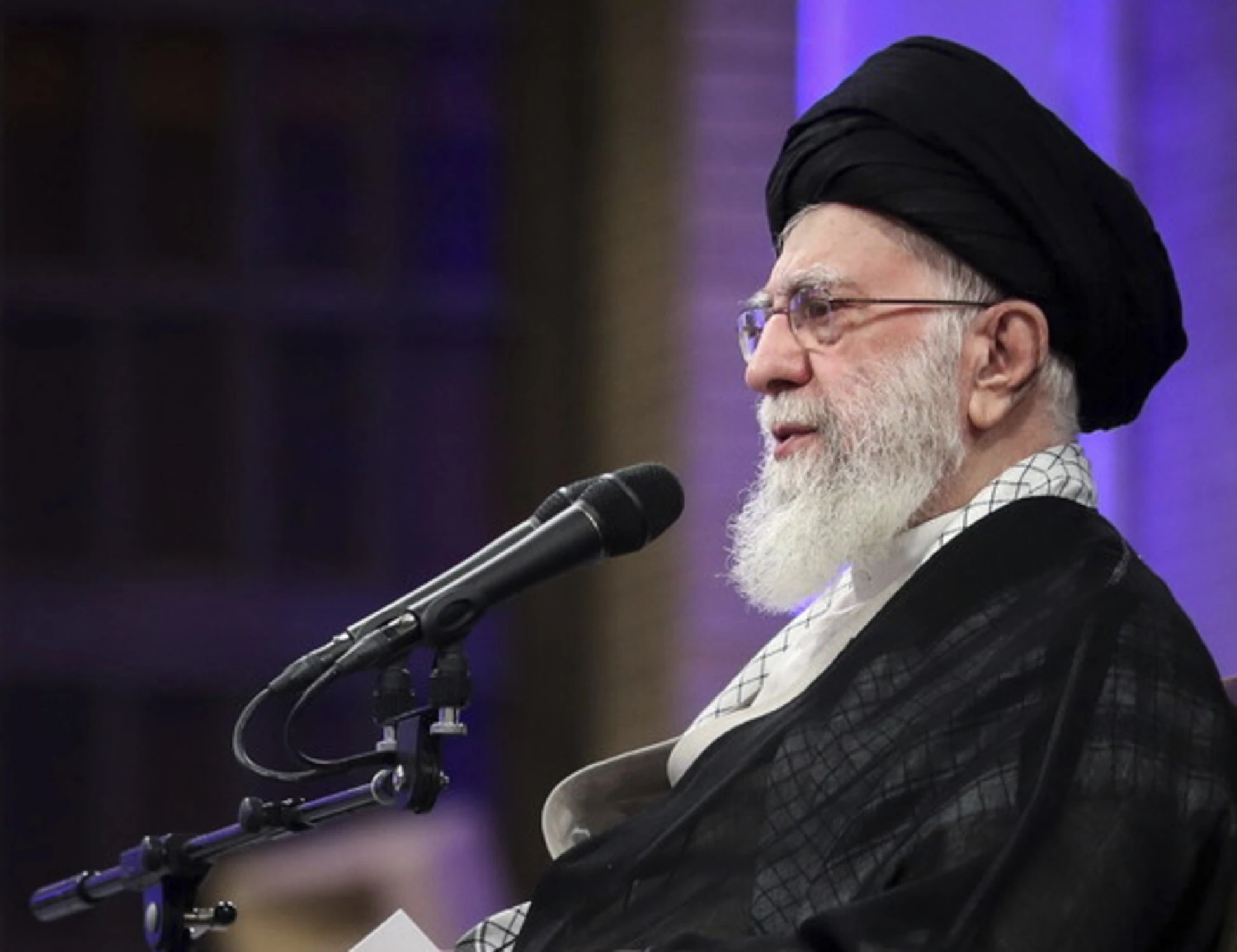 Israele-Iran, Trump: "Sappiamo dov'è Khamenei, si arrenda"