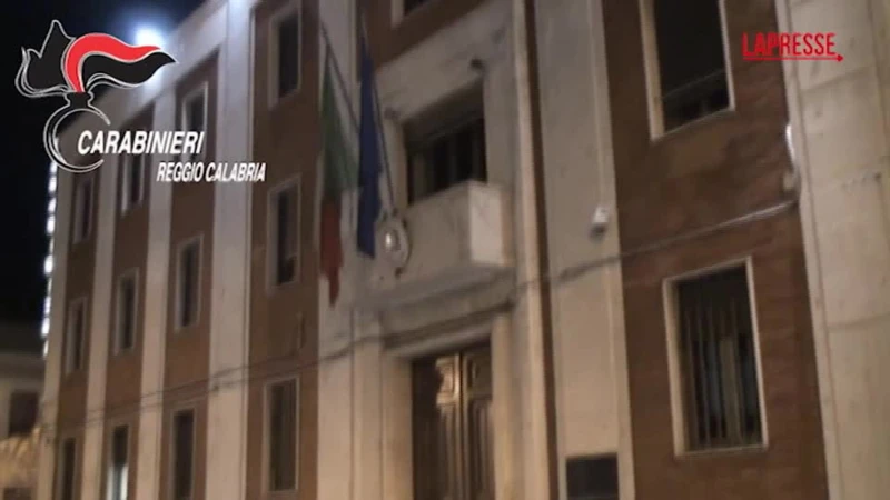 V Reggiu Calabria moški napadel partnerko in njeno 7-mesečno hčerko