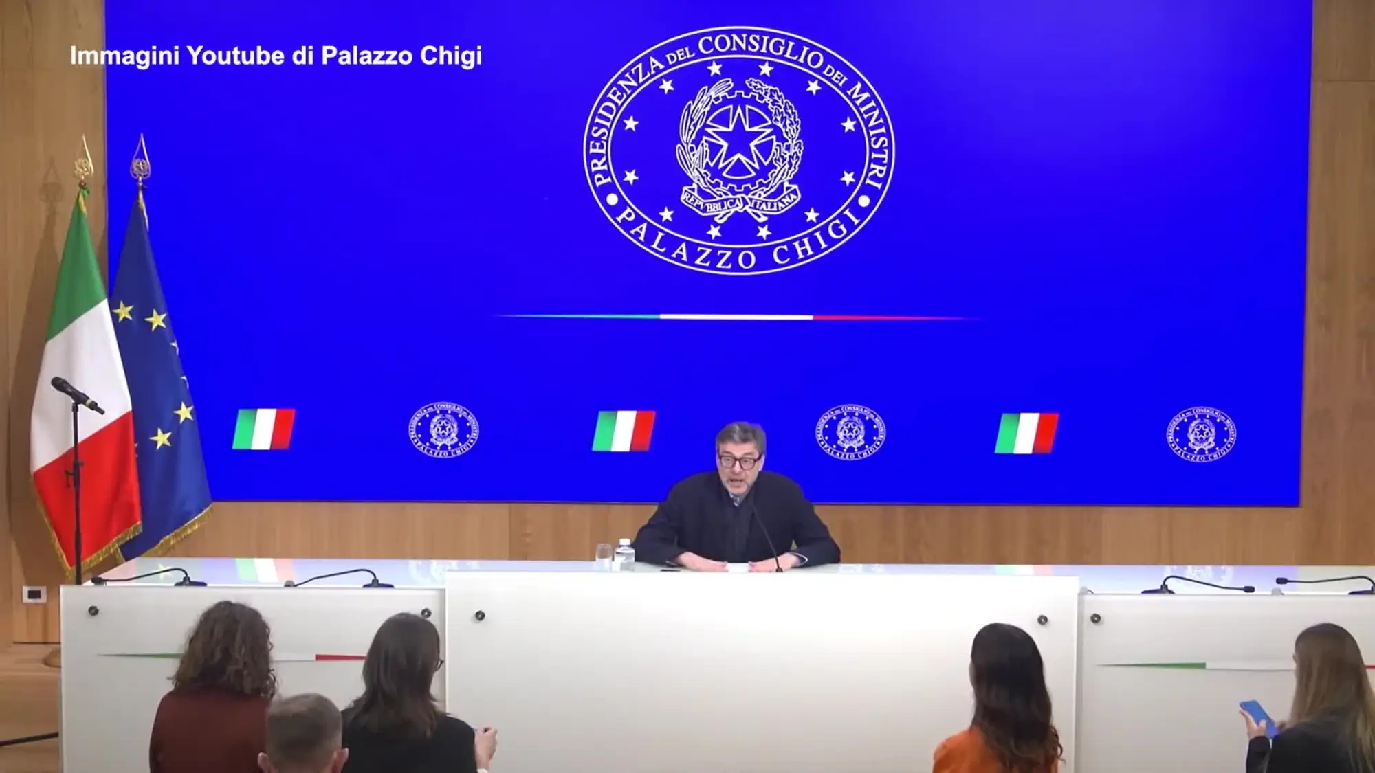 Giorgetti: "Prorogato il taglio delle accise fino al primo maggio"