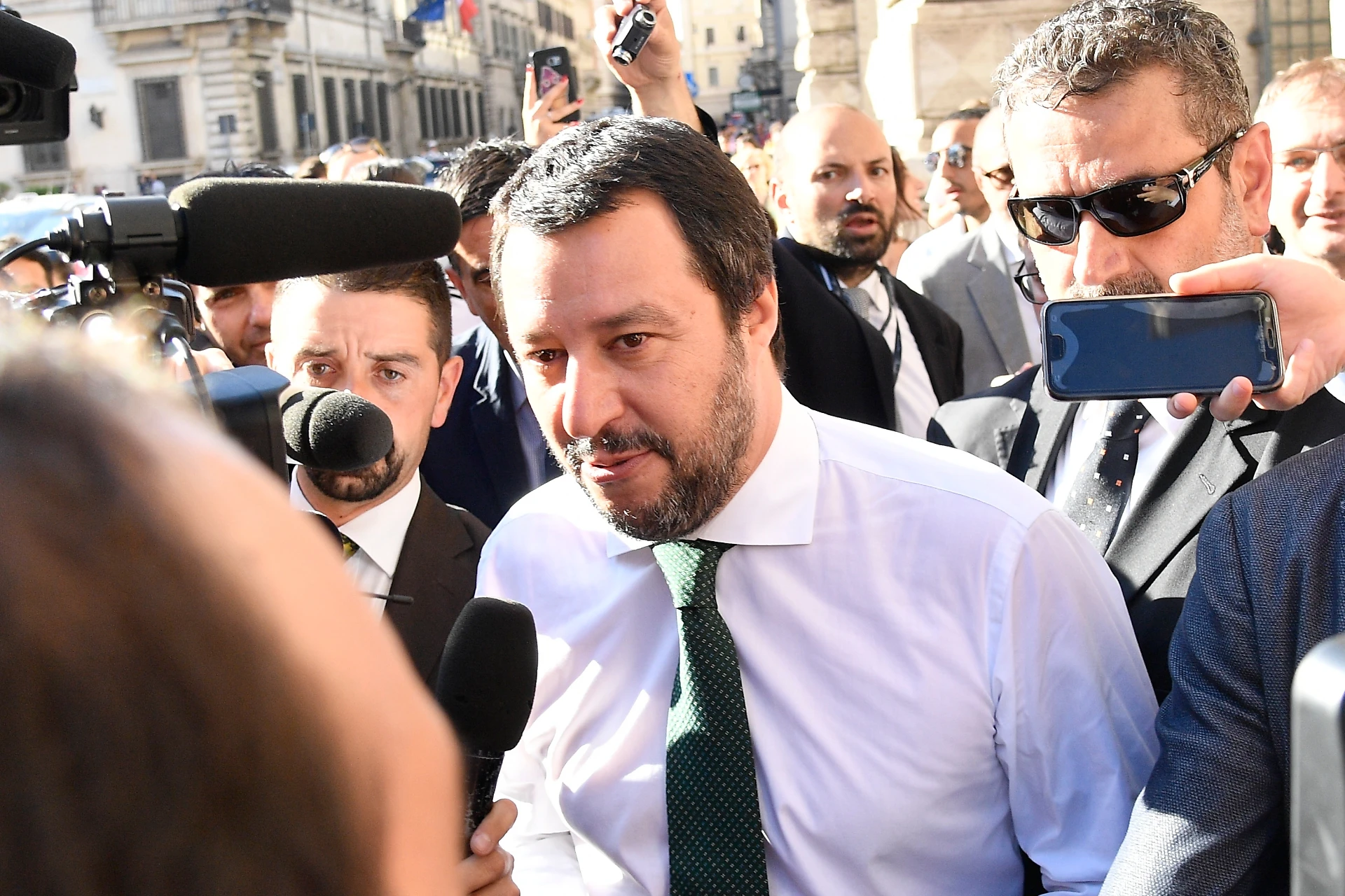 Matteo Salvini e immigrazione, la brutale minaccia: "L'Unione europea ci aiuti o altre vie"