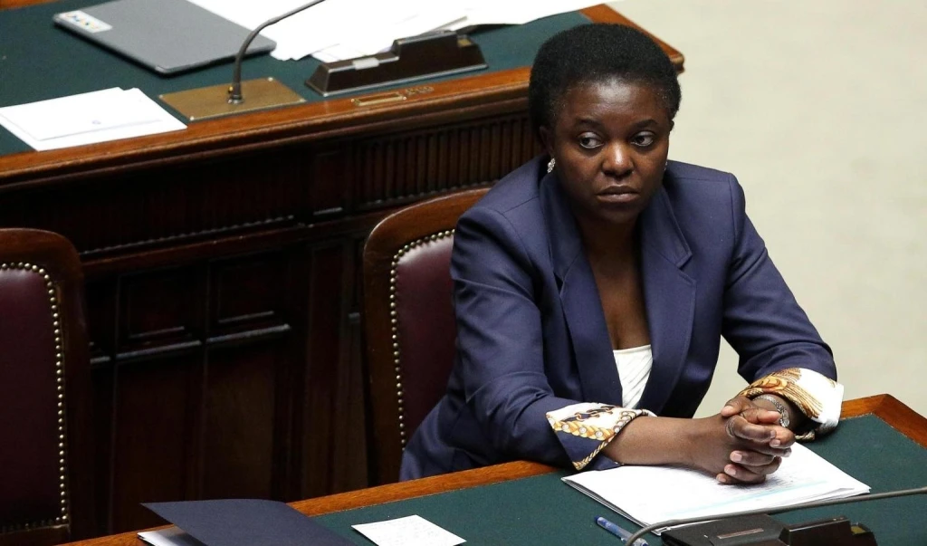 Il piano della Kyenge:per la cittadinanzabasta una pagella scolastica