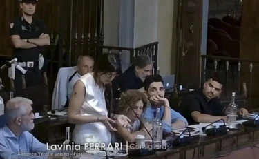 Pistoia, la consigliera di Avs ride in Aula: "Bimbi mai nati? Non sono mai stati vivi"