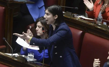 Il sondaggio che azzera la sinistra, numeri clamorosi tra Pd e 5s: "Sì all'uso della forza"