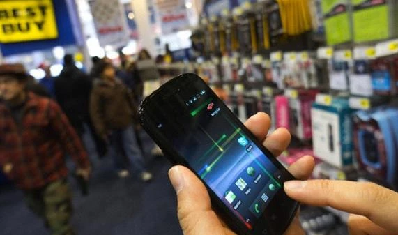 Contante addio, dal 2014 si paga con il cellulare