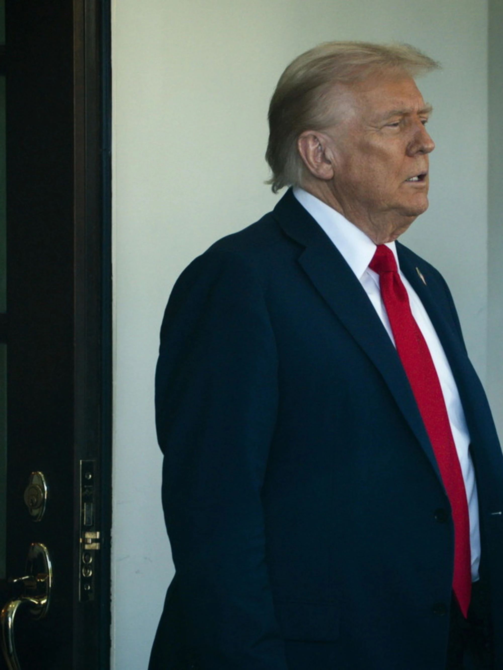 Trump infuriato con la Cina: "Ostile, alzo i dazi e non incontro Xi"