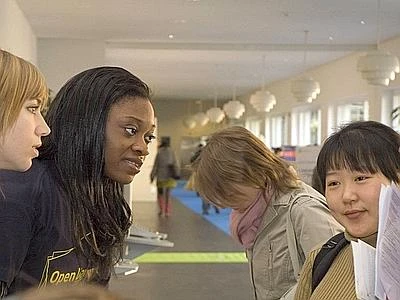 Calano giovani occupati