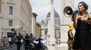 Eco-attivisti ingolfano i tribunali: causa a 32 governi, un caso senza precedenti