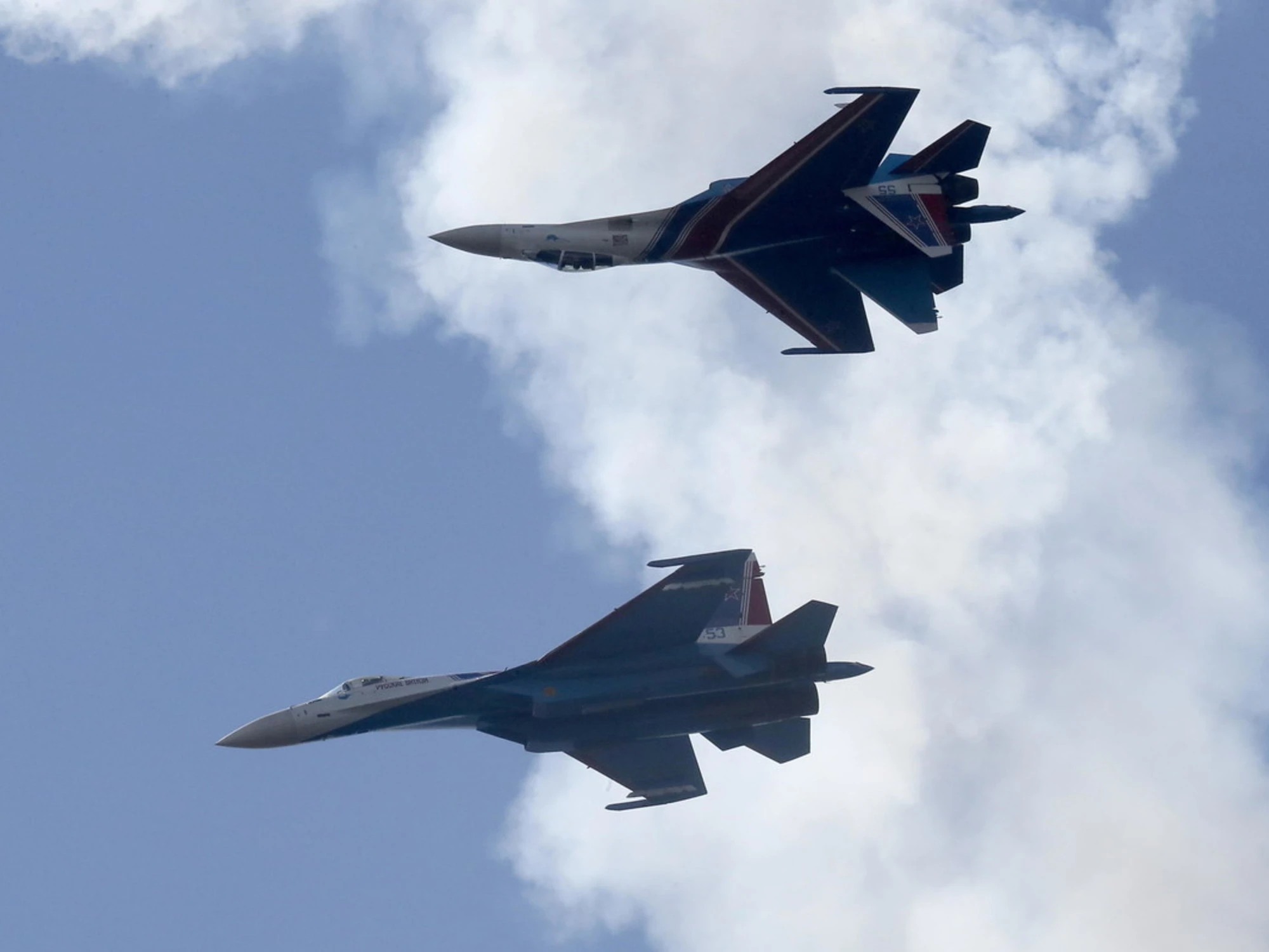 Jet italiani cacciano i Mig russi: alta tensione nei cieli d'Europa