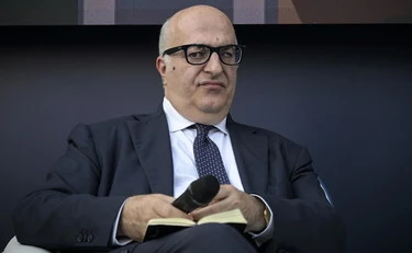 Mario Sechi sotto tutela per le minacce degli anarchici, la solidarietà del mondo politico: "Non si farà intimidire"