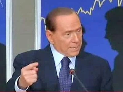 Berlusconi: "I piccoli partiti un cancro. Fini e Casini? I peggiori traditori della mia vita''