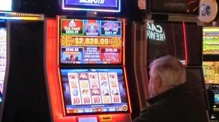 Firenze, vincono 500mila euro alle slot: 10 anni dopo, finisce in disgrazia