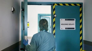 Coronavirus, nel 2020 stessi decessi del 2015 senza epidemia: il sospetto di Paolo Becchi