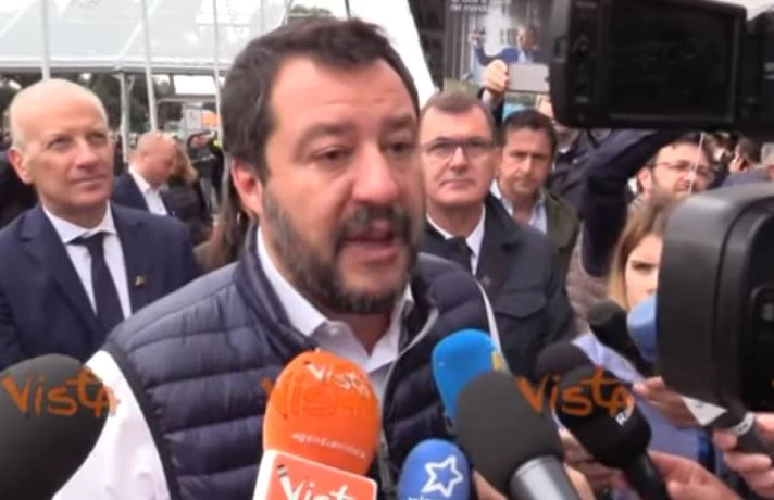Matteo Salvini manda a spasso Luigi Di Maio: "Lo prometto, da qui a maggio parlo solo di cose da fare"