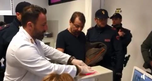 Cesare Battisti, Alfonso Bonafede in tribunale? Il disastro del ministro: chi non doveva esserci nel video