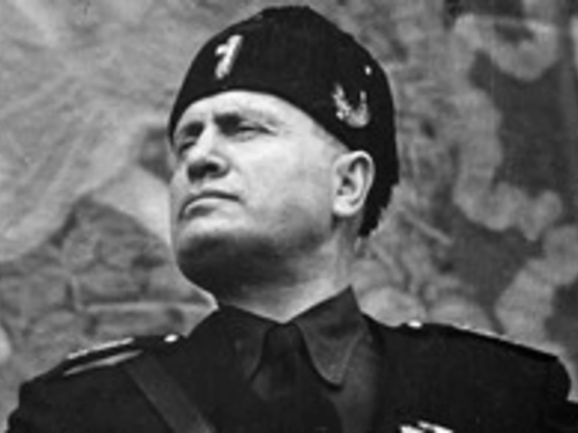 Il Duce fa ancora impazzire i compagni