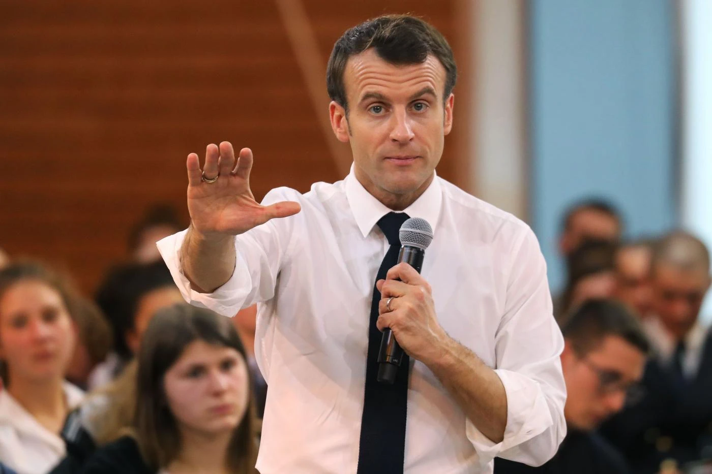 Sea Watch, vendetta di Macron sui migranti: "La Francia non li prende più". Salvini lo frega: "Allora..."