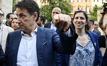 Giuseppe Conte, il sondaggio in mano al grillino terrorizza Schlein e Pd