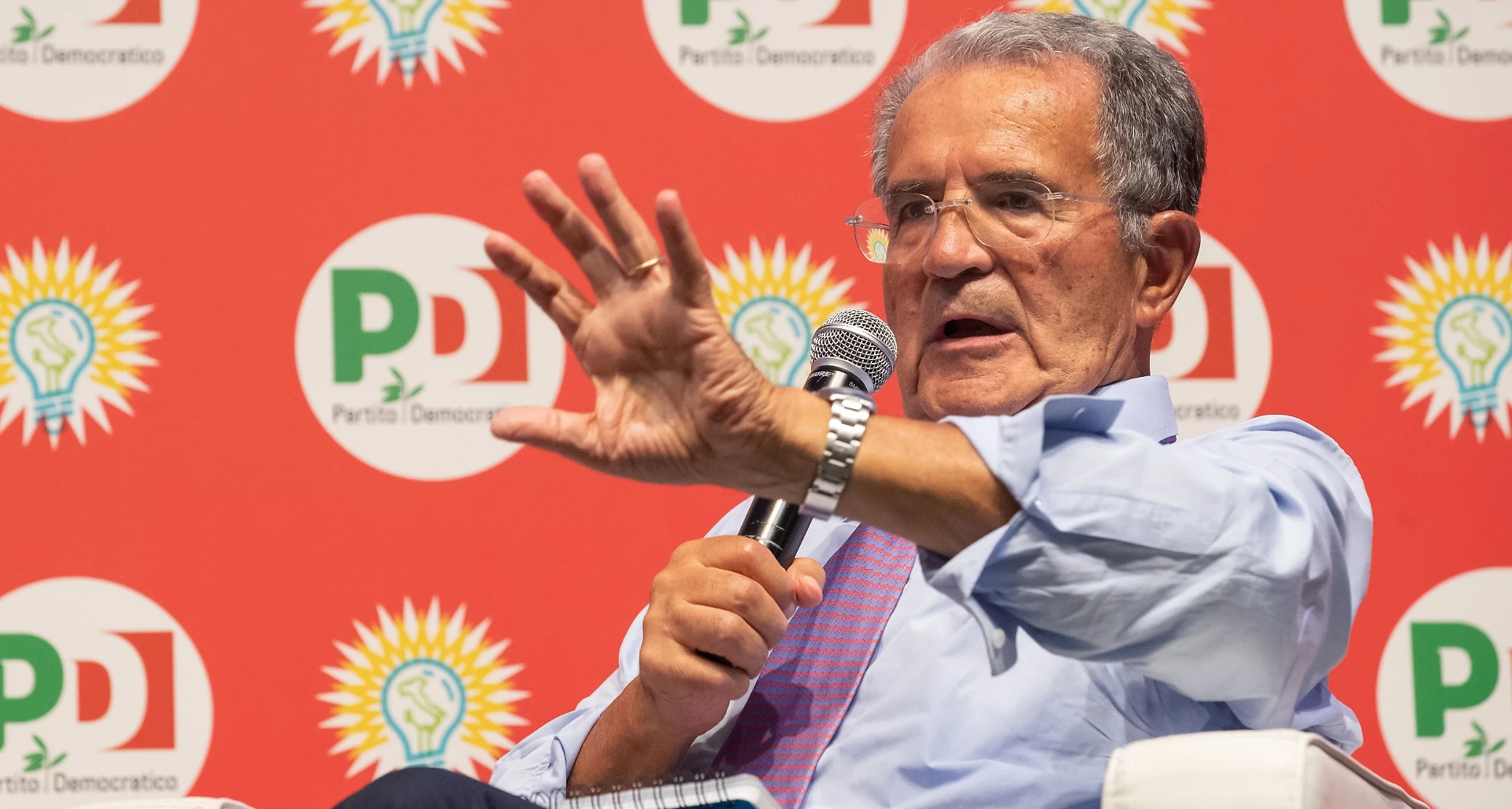 Giorgia Meloni svela il patto Pd-M5s: "Promessa all'Europa, porteranno Prodi al Quirinale"