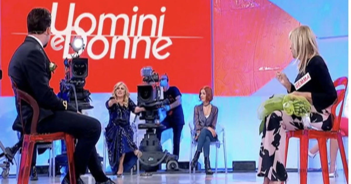 Uomini e Donne, Sirius scatena il caos tra Tina Cipollari e Gemma Galgani: "Mezzo secolo di differenza..."