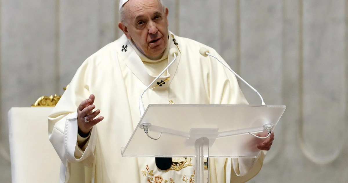 Papa Francesco contro i no vax: "Negazionismo suicida. Il vaccino si deve fare, io mi sono prenotato"
