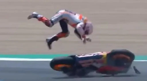 Marc Marquez torna in sella? L'esperto: "Un'altra caduta avrebbe effetti devastanti, arto a rischio"