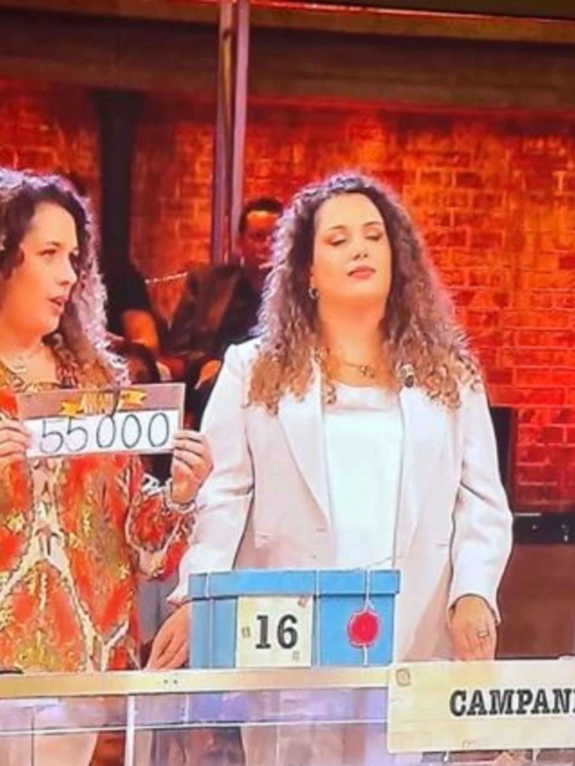 Affari Tuoi, insulti choc a Marianna e Barbara: "Voi non state bene!"