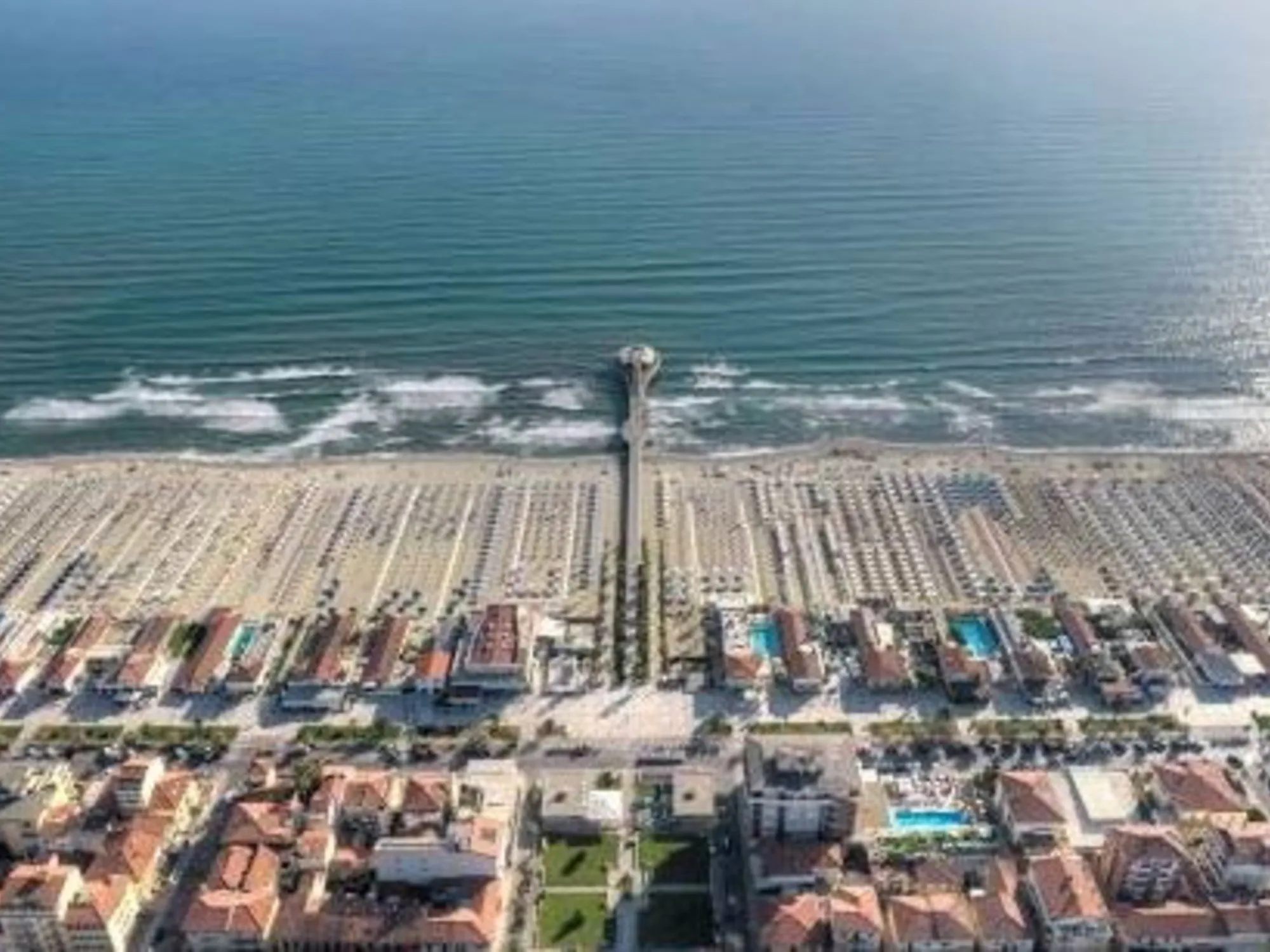 Leggi l'articolo: Lido di Camaiore, 80enne massacra la moglie ricoverata in ospedale. Poi il gesto estremo