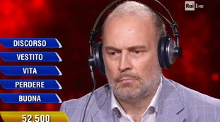 L'Eredità, così Ernesto si è bruciao 52mila euro: disastro senza precedenti da Flavio Insinna. Un solo secondo...