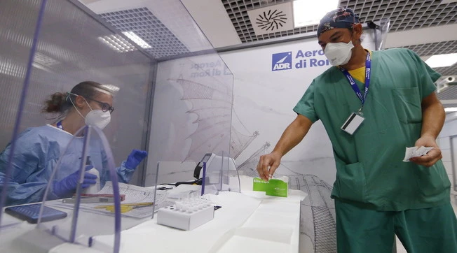 Coronavirus, il bollettino: crescono i contagi, 1.907 nuovi casi. E calano i tamponi